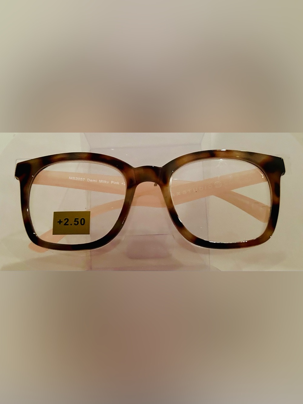 New Max Studio 2.5 Readers Black Tortoise Women’s with Quilted Case